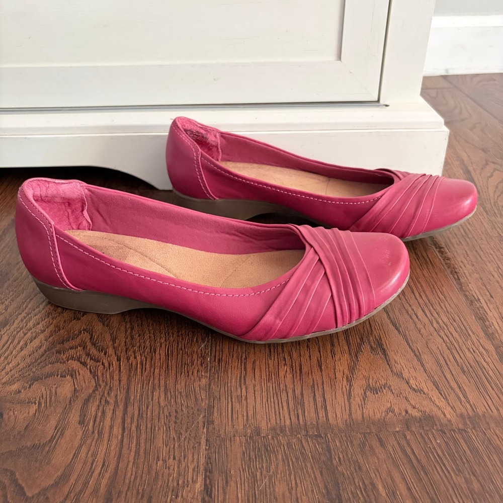 Clarks Bendables Flats Women's Size 10 Comfort Pink Leather Pleated Round Toe